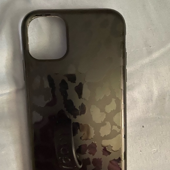 iPhone 11 cheetah print charging case and loopy case - Picture 3 of 3